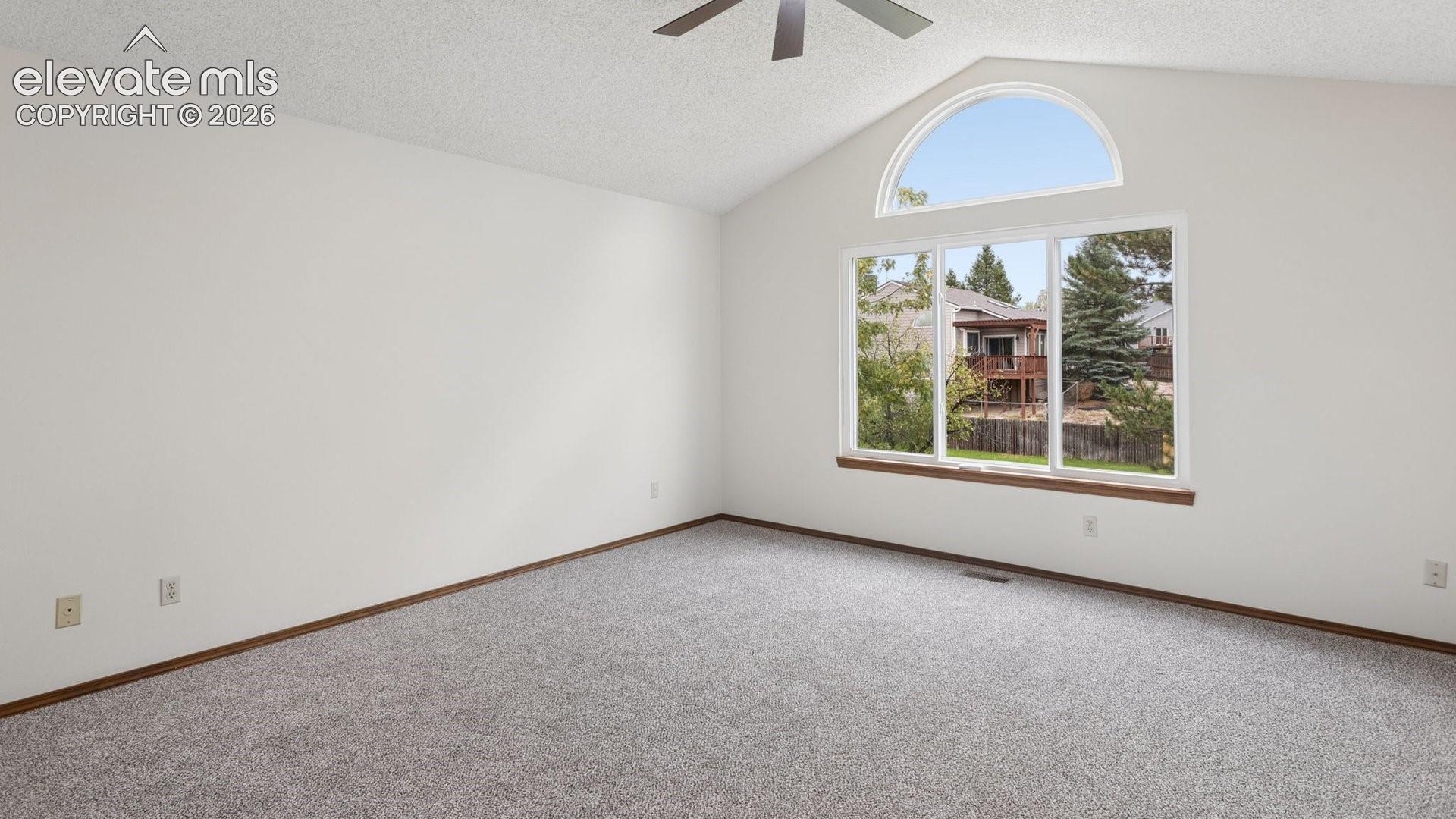 Listing photo 10 for 8335 Ilex Drive