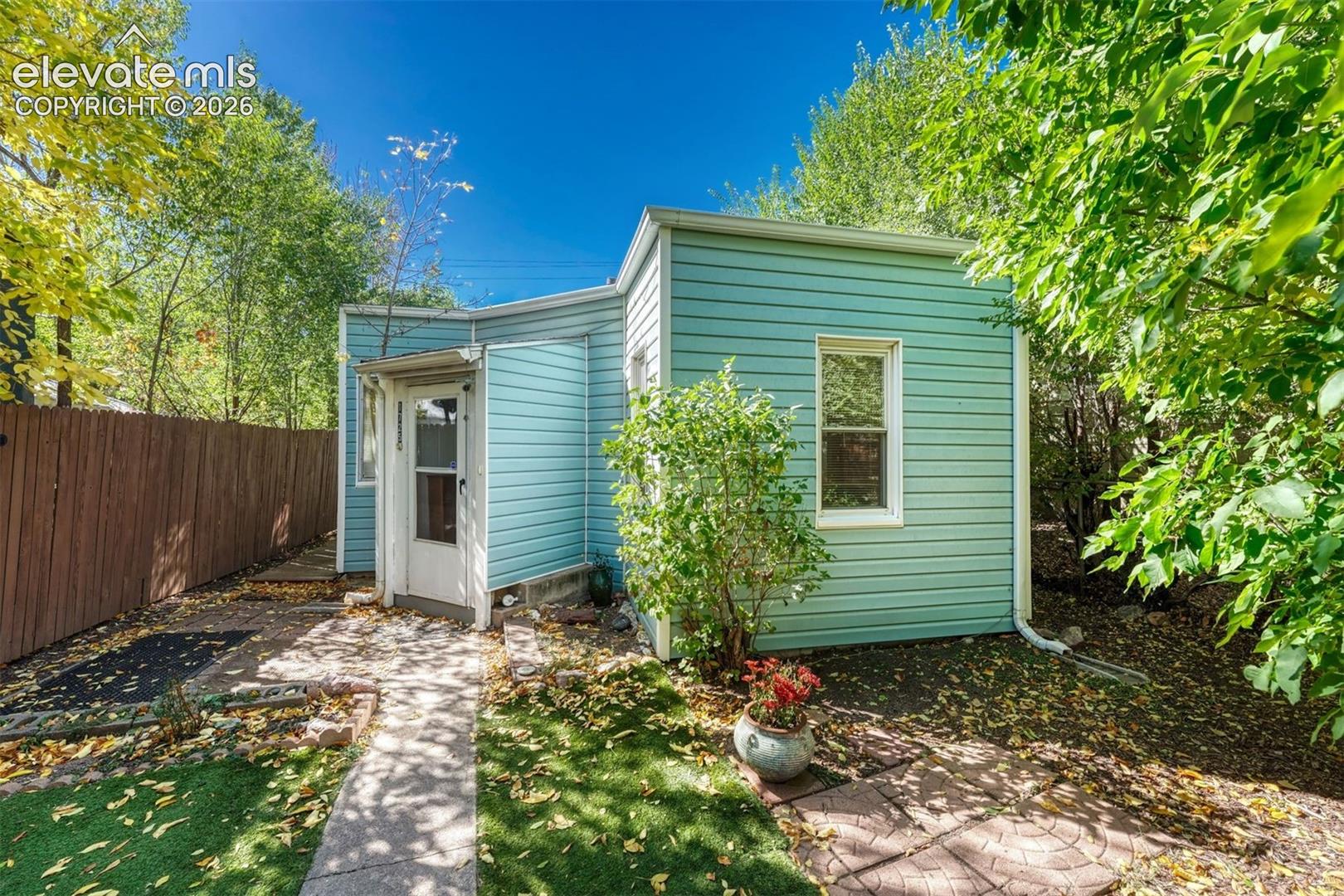 Listing photo 18 for 1725 W Cucharras Street