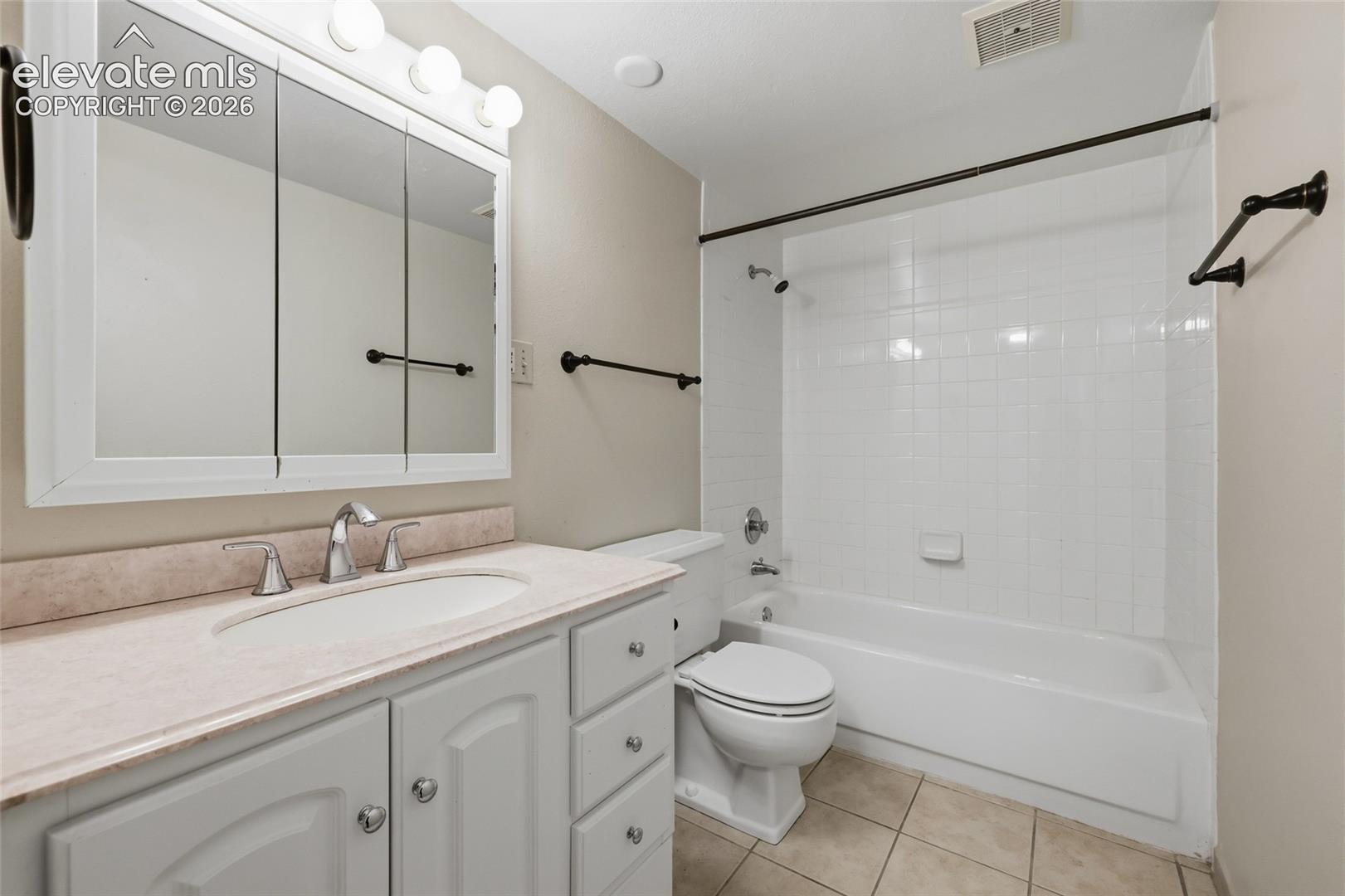 Listing photo 21 for 1062 Fontmore Road C