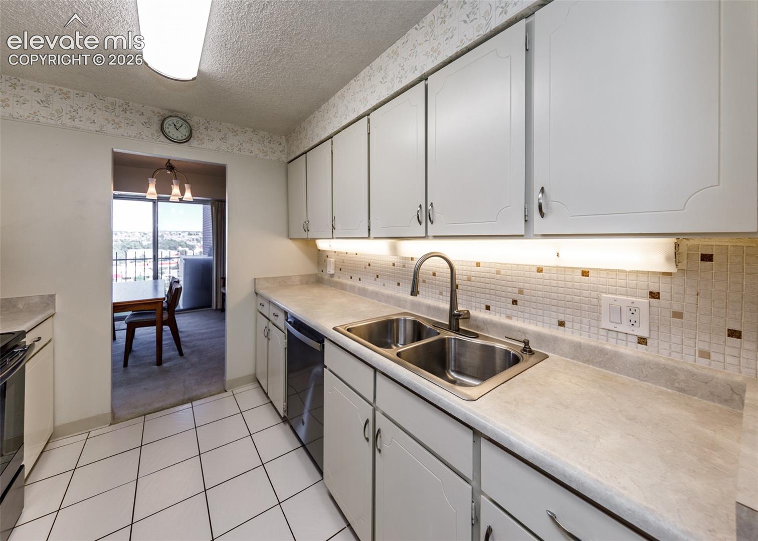 411 Lakewood Circle, photo 13
