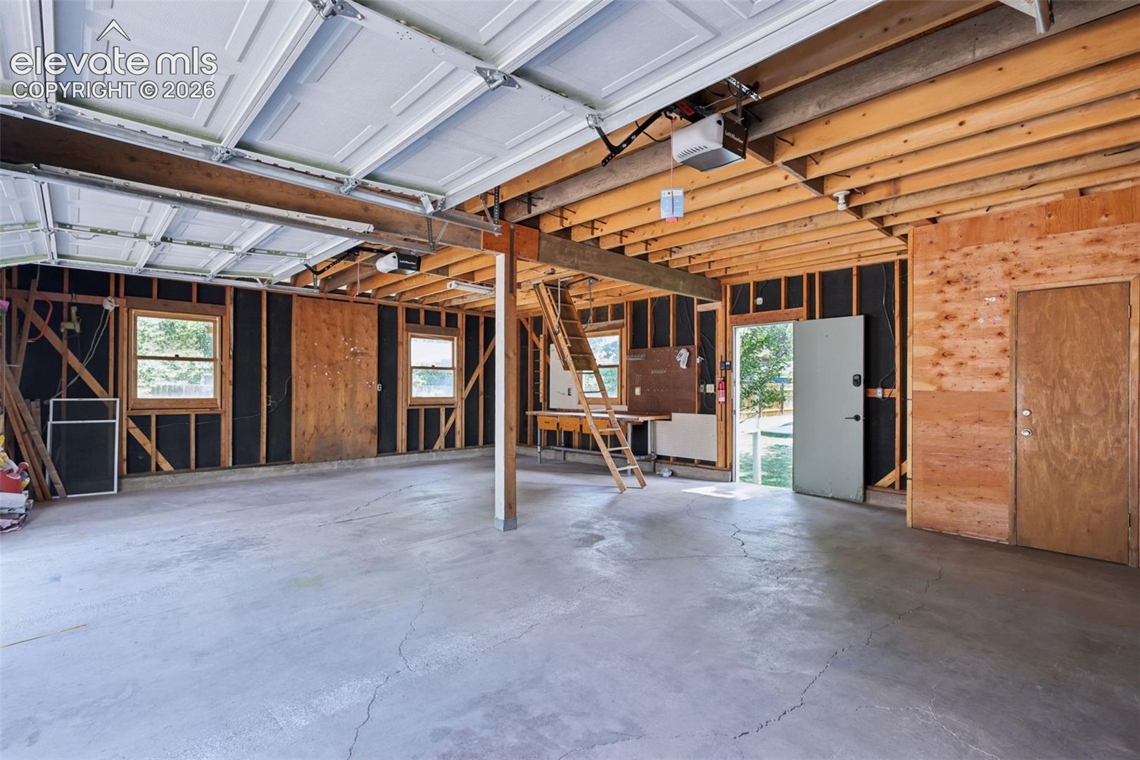 Listing photo 31 for 1812 W Pikes Peak Avenue