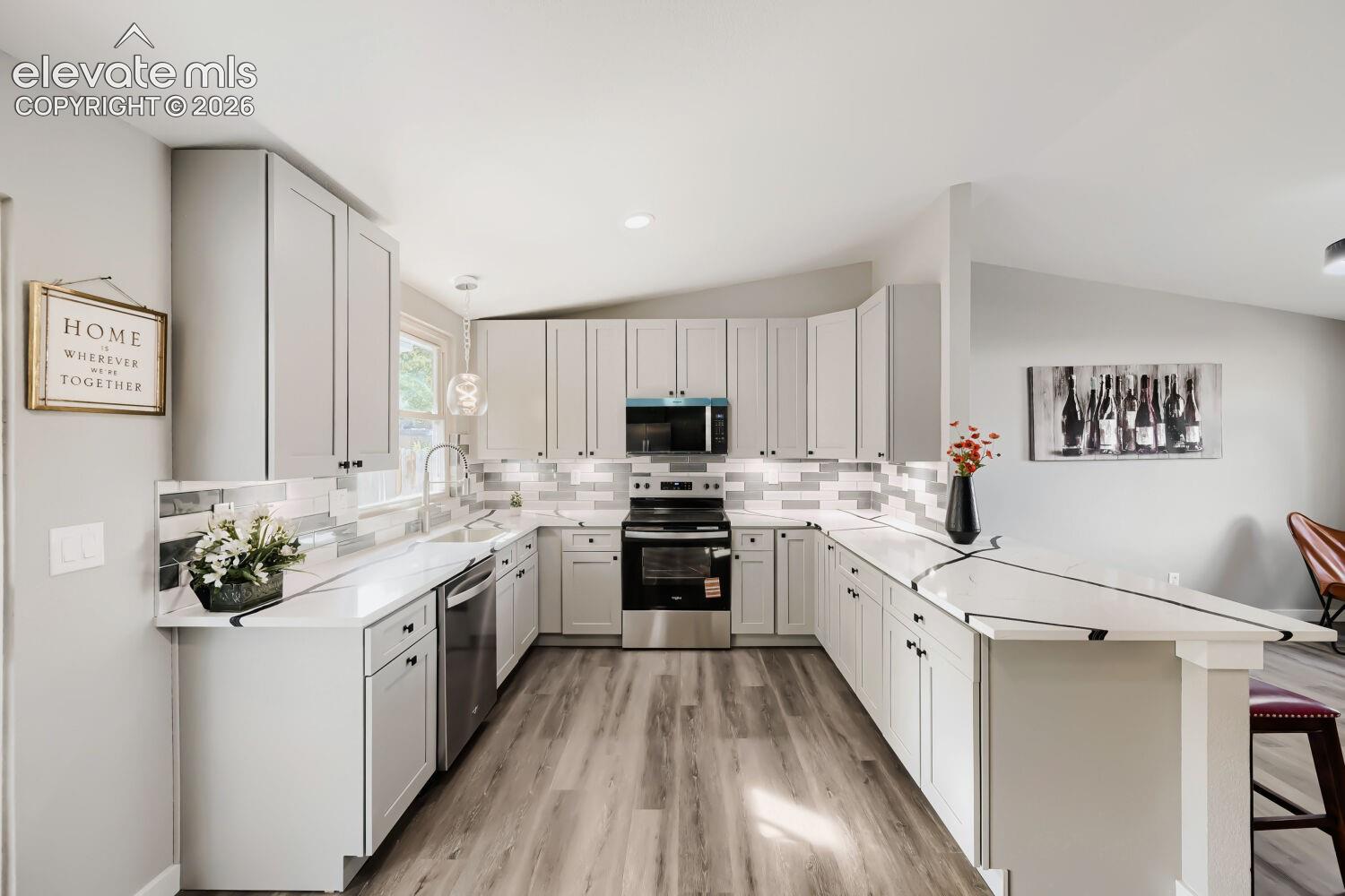 Listing photo 3 for 4506 Lancaster Drive