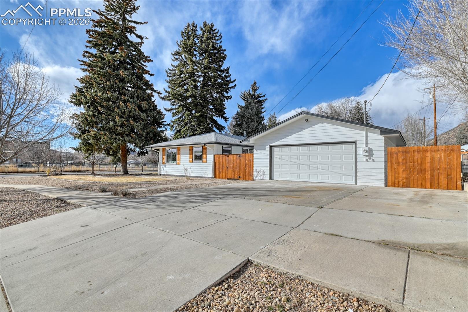 Listing photo 9 for 404 Front Street