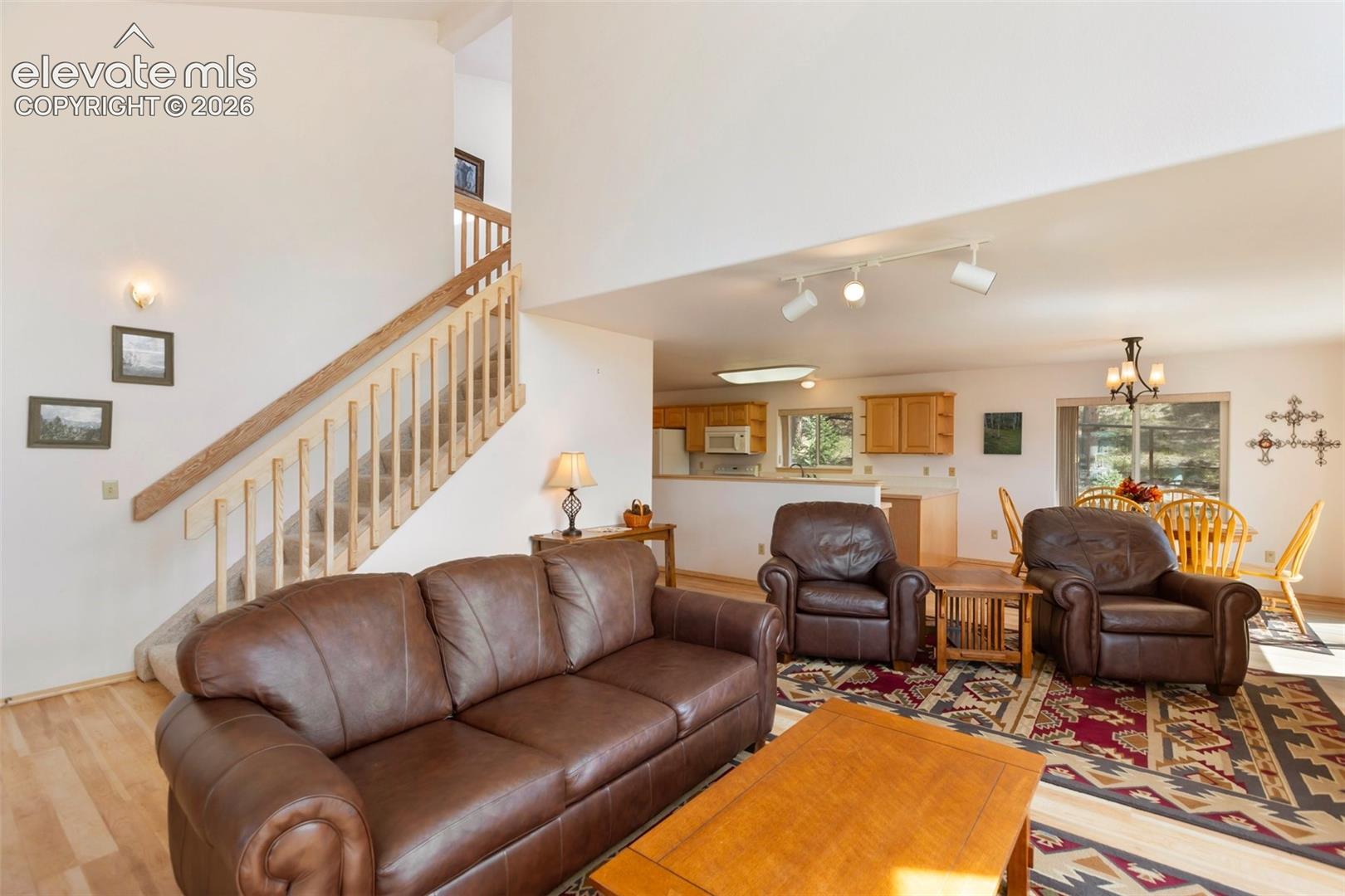 Listing photo 3 for 625 Sun Valley Drive