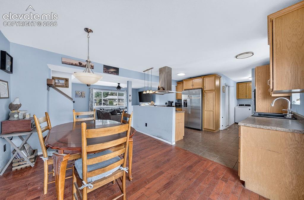 Listing photo 8 for 1345 Southmoor Drive