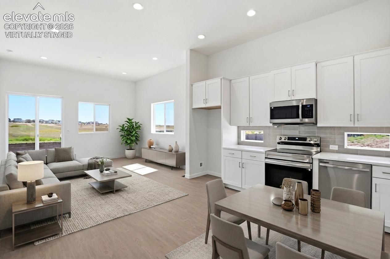 Listing photo 10 for 8039 School House Drive