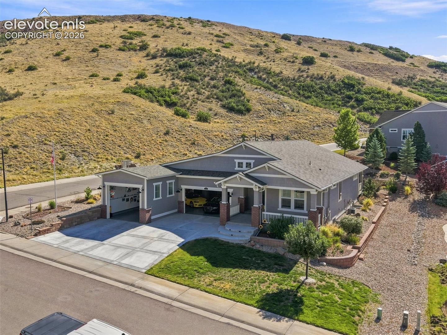 Listing photo 3 for 3708 Eveningglow Way
