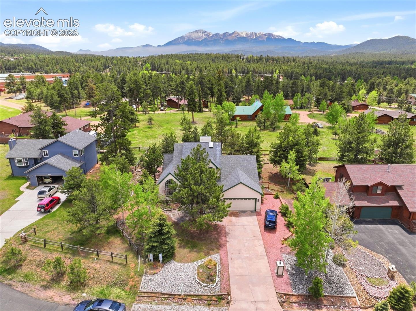 Listing photo 2 for 2221 Valley View Drive