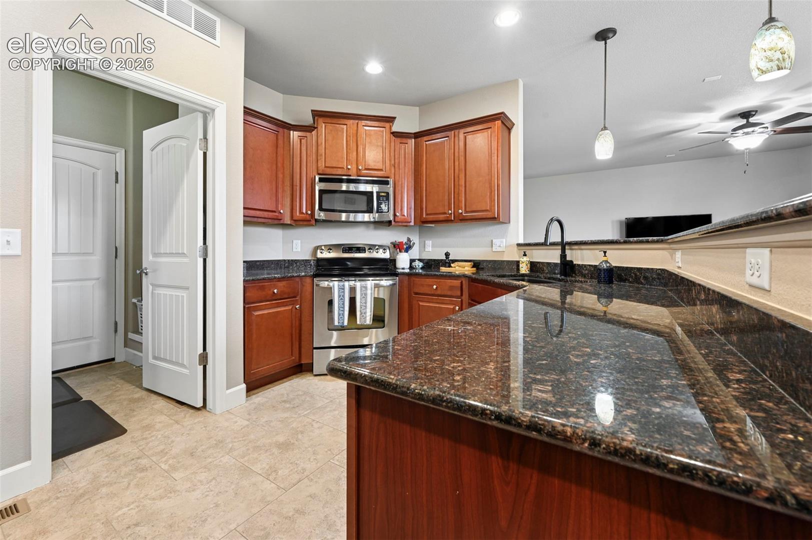 Listing photo 3 for 10484 Mile Post Loop