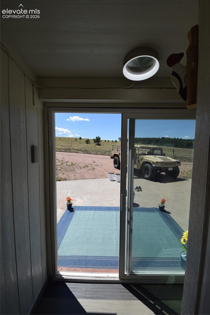 Listing photo 8 for 877 Maid Marian Drive