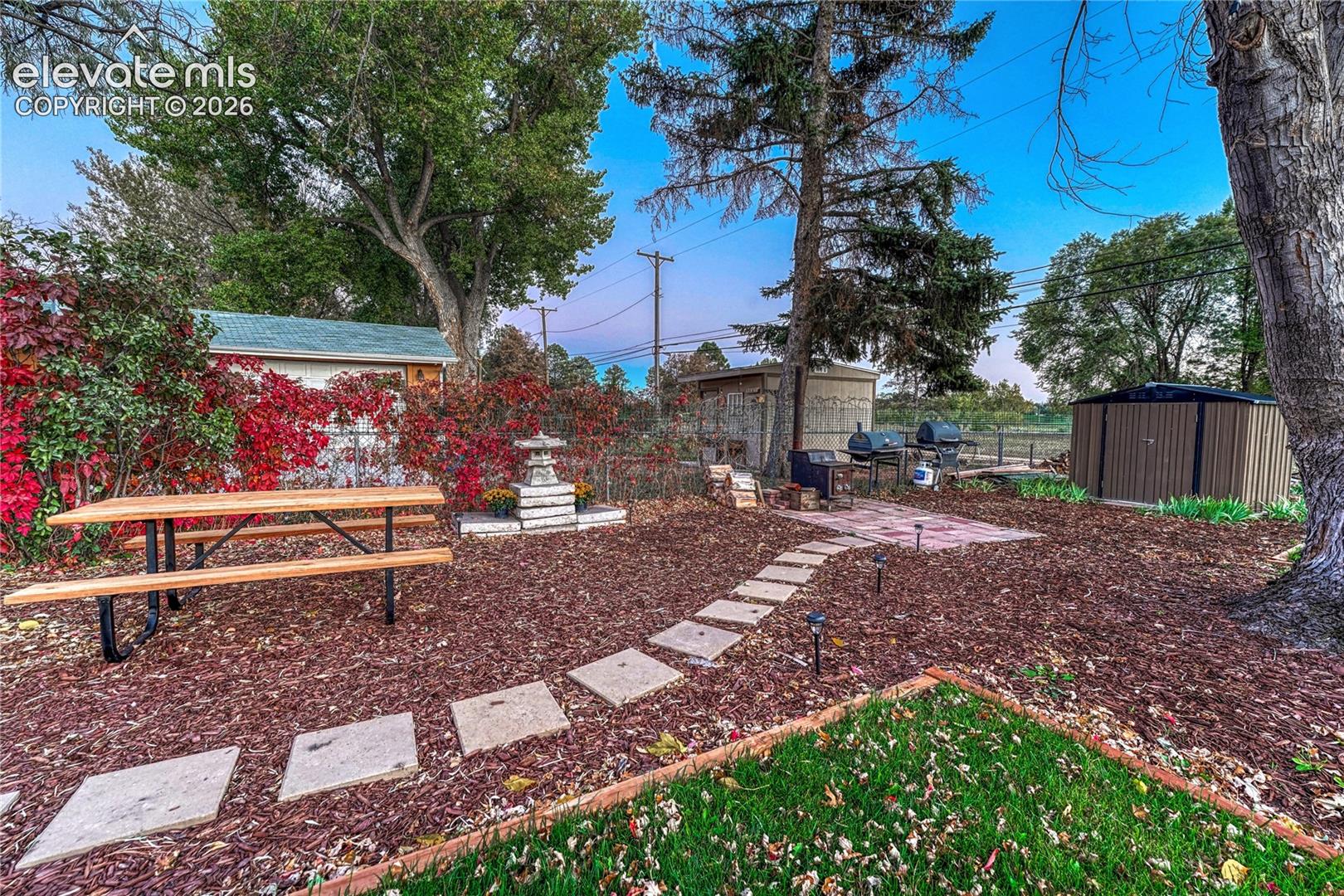 Listing photo 33 for 1221 E Madison Street