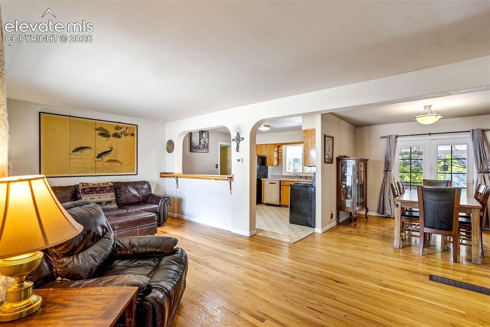 Listing photo 3 for 705 Grand Boulevard
