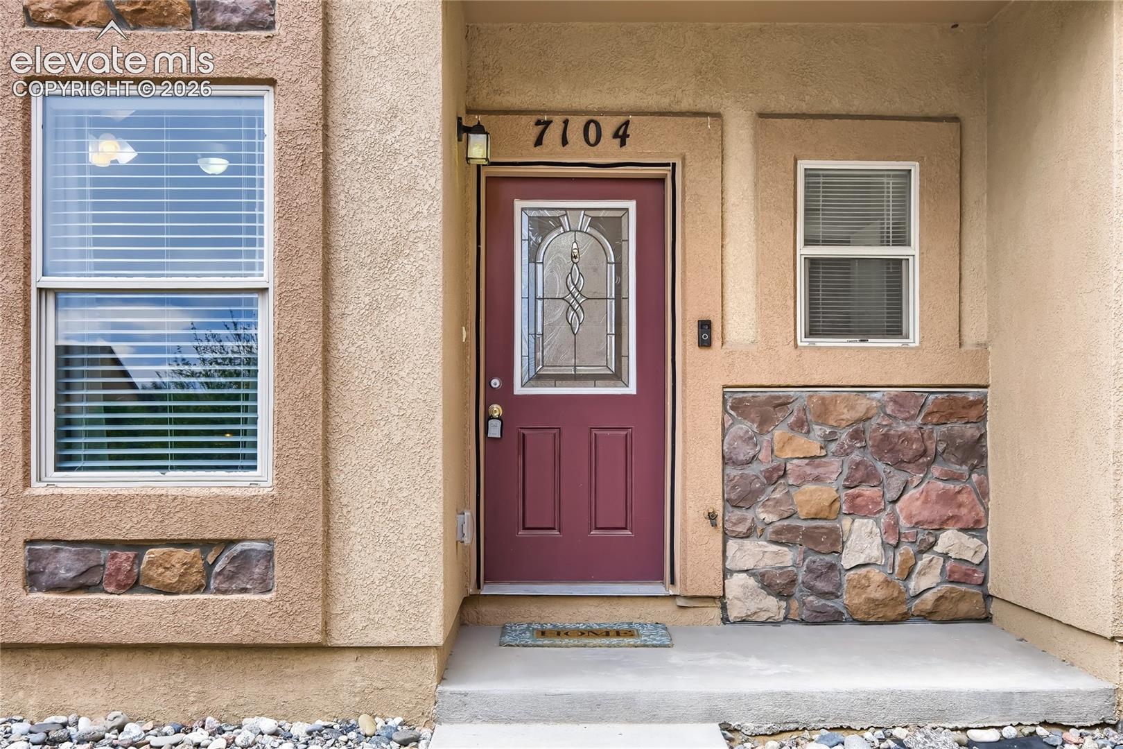 Listing photo 2 for 7104 Bracken Place