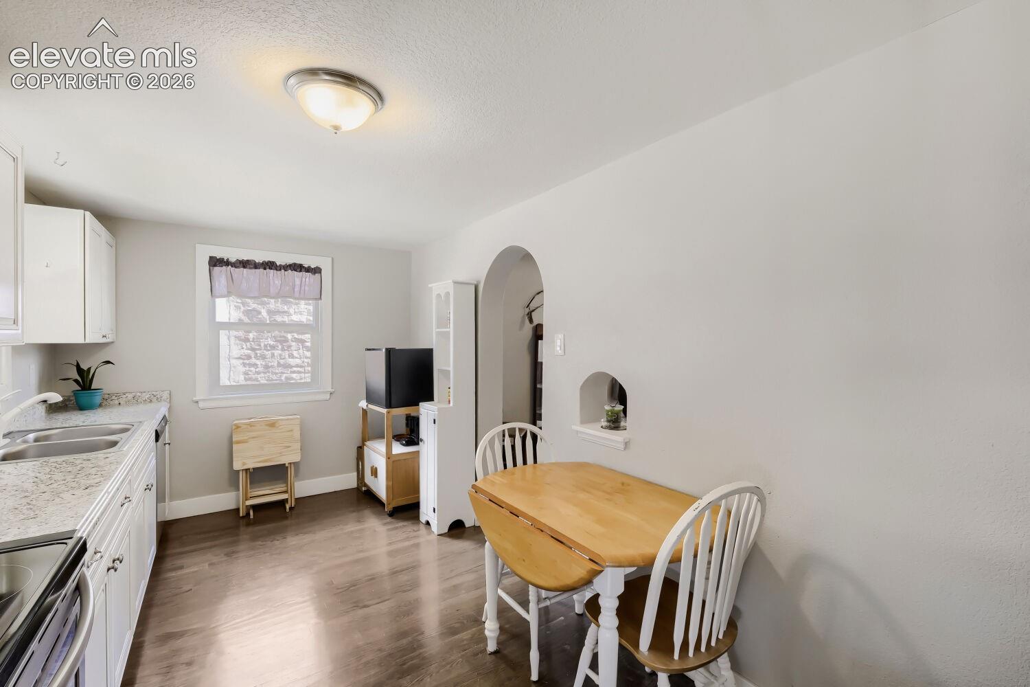 Listing photo 7 for 749 W Corona Avenue