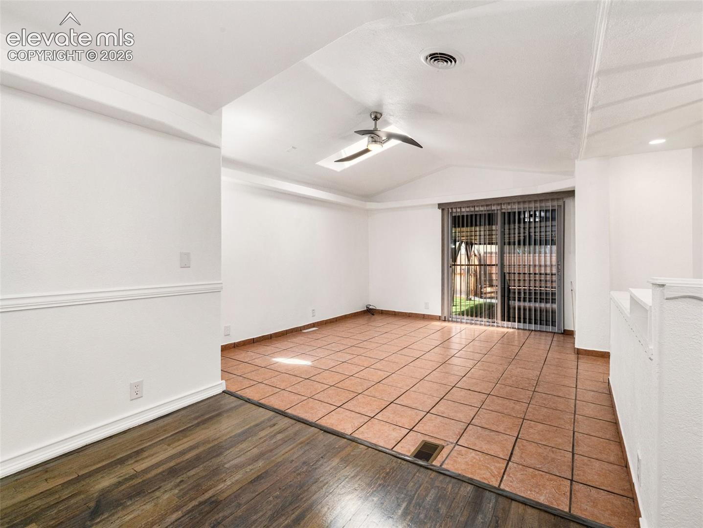 Listing photo 11 for 2213 E Evans Avenue