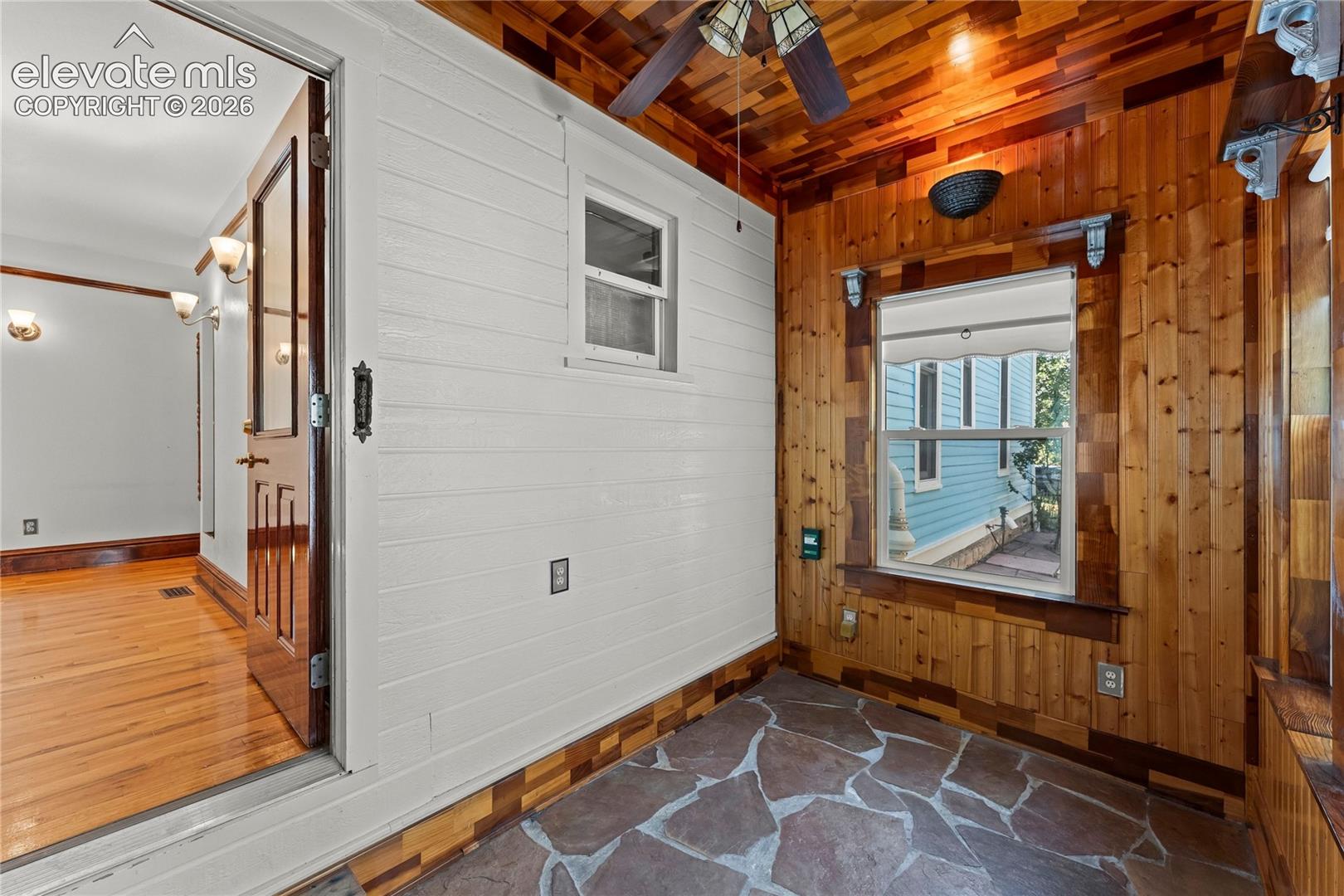 Listing photo 24 for 2210 W Kiowa Street