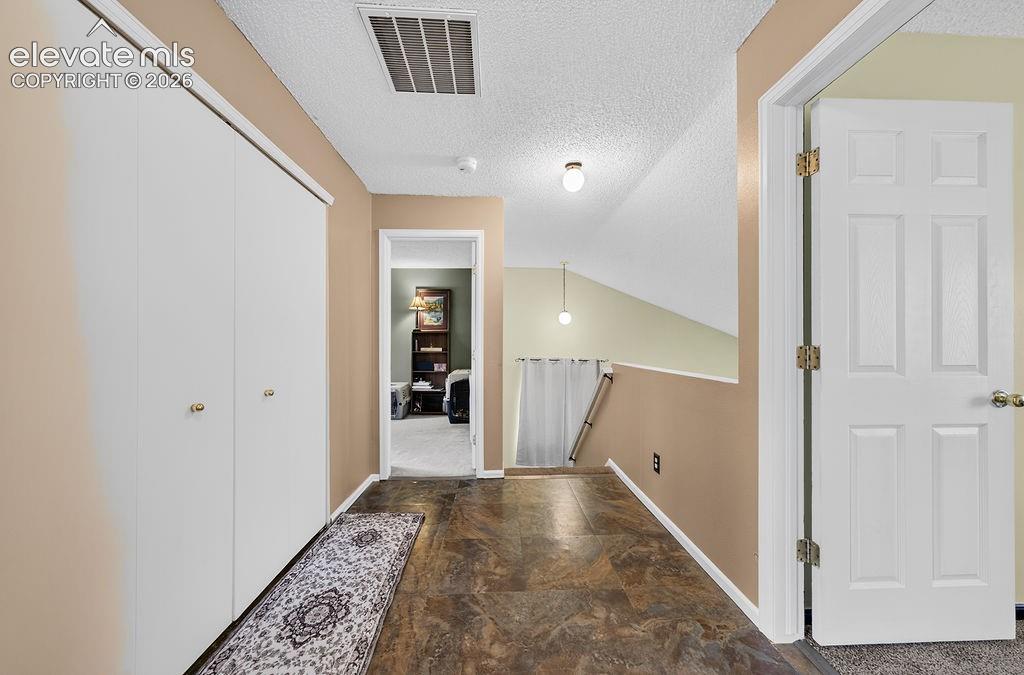 Listing photo 25 for 818 Hayloft Lane