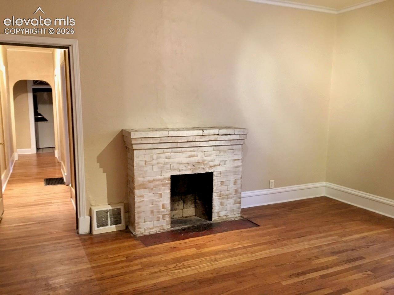 Listing photo 4 for 226 W Abriendo Avenue