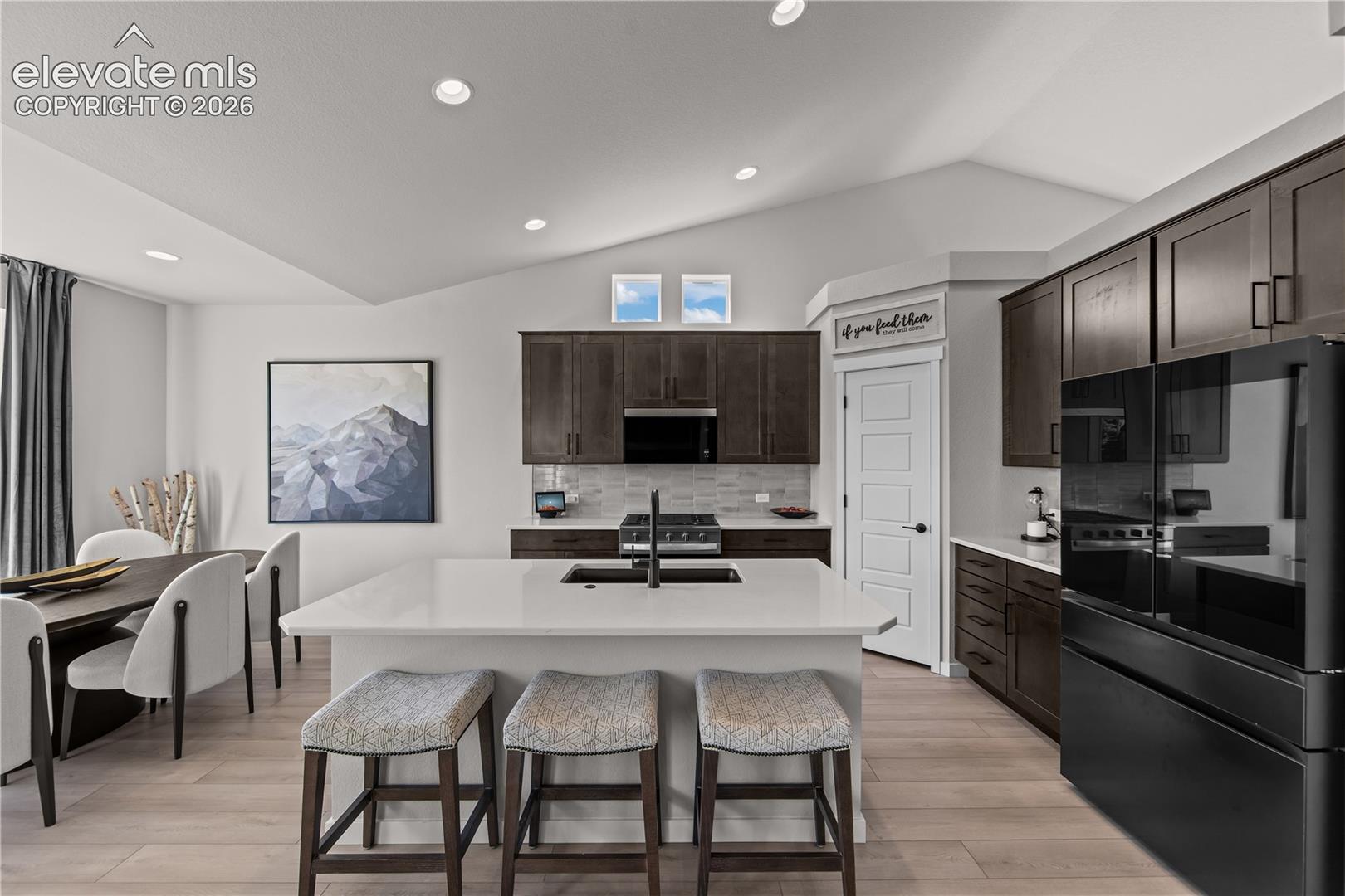 Listing photo 27 for 6575 Vistancia Avenue