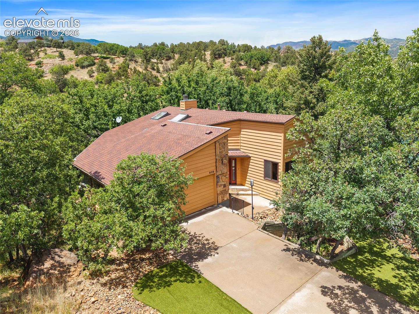 609 Crystal Hills Boulevard