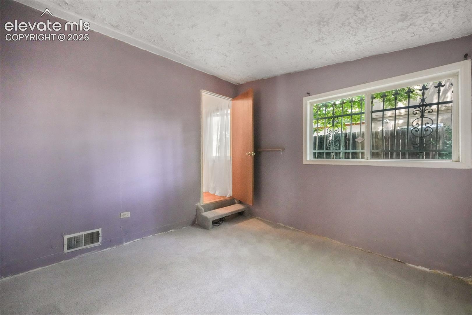 Listing photo 37 for 920 S Canosa Court