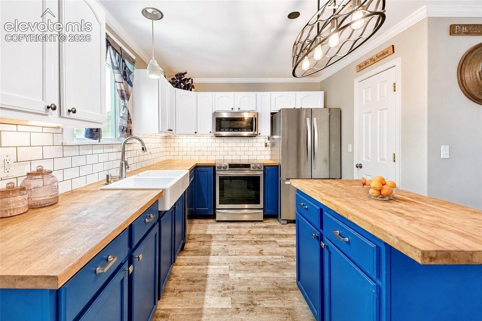 Listing photo 4 for 1395 Legend Oak Drive