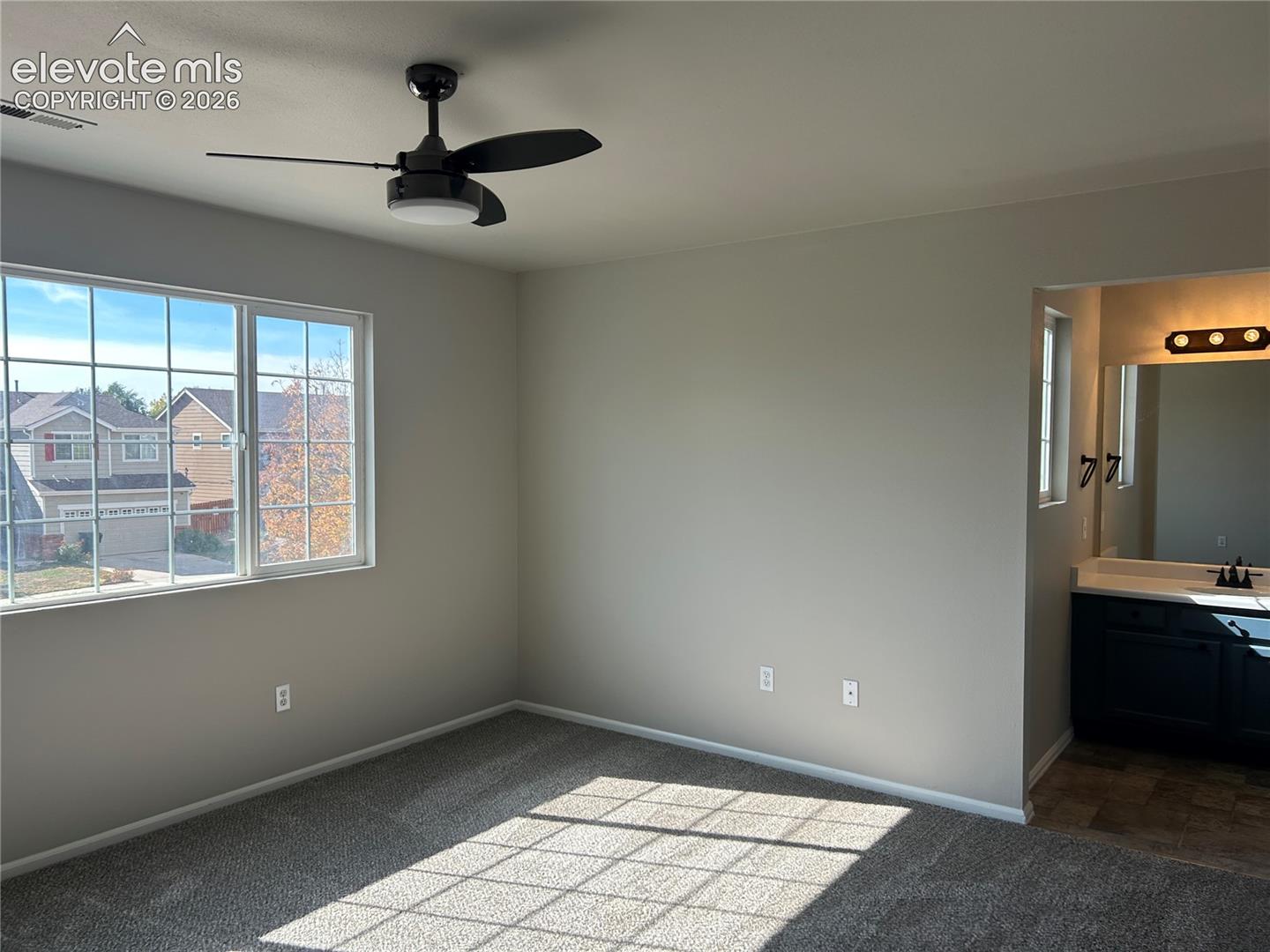 Listing photo 7 for 628 Prairie Star Circle