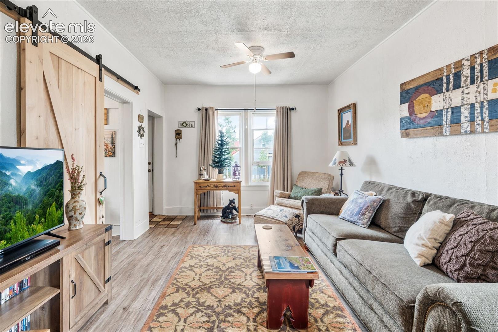Listing photo 8 for 331 E Golden Avenue