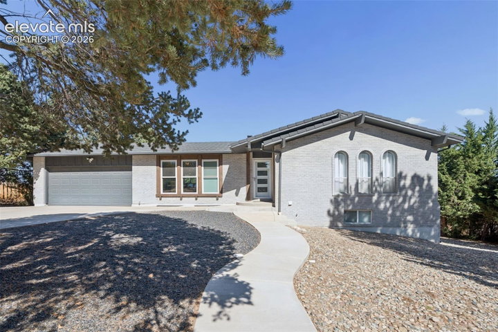 810 Point of the Pines Drive — listing photo