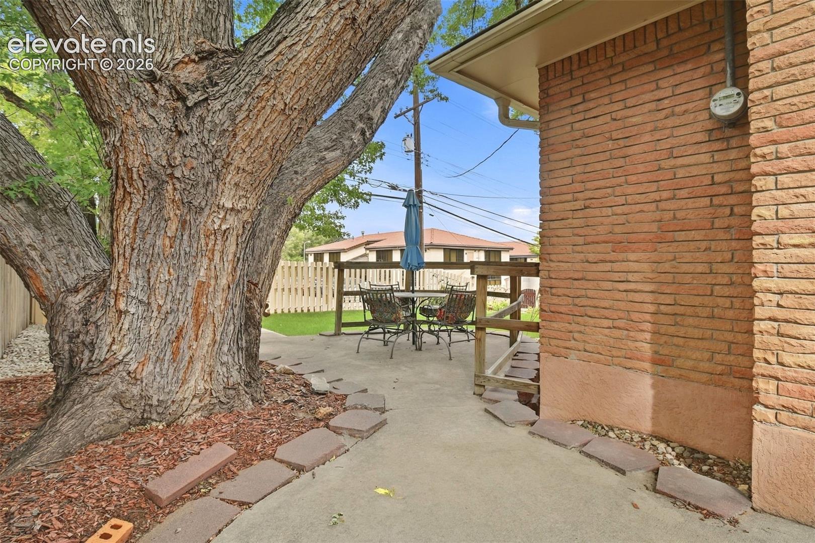 Listing photo 31 for 1442 Bellaire Drive