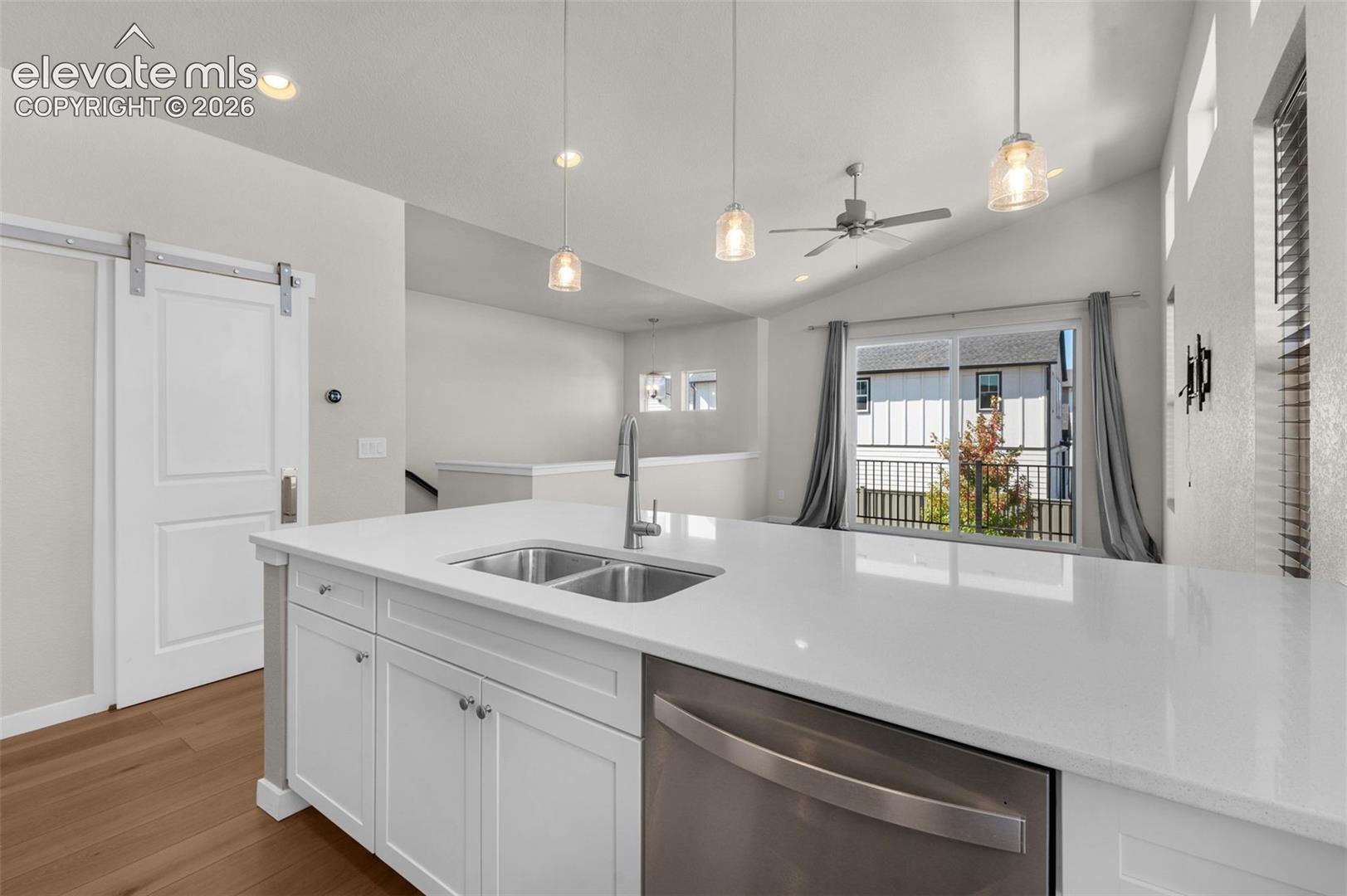 Listing photo 13 for 6872 Lily Mountain Lane