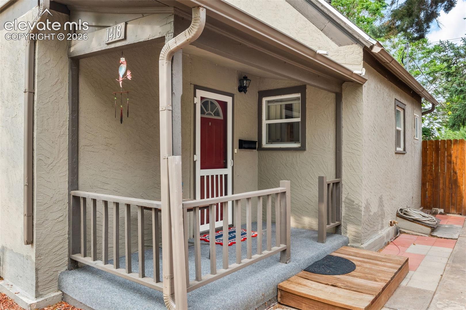 Listing photo 4 for 1418 Spruce Street