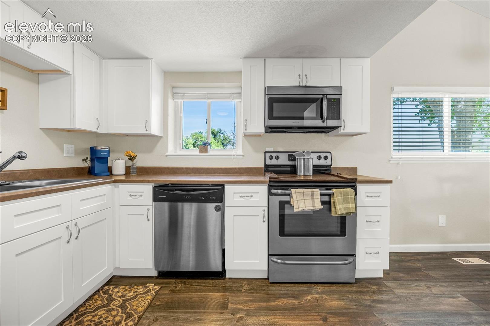 Listing photo 9 for 982 Candlestar Loop