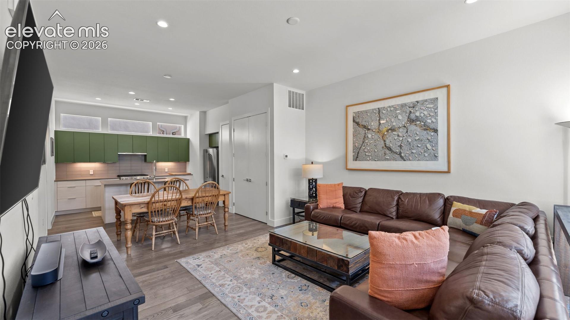 Listing photo 8 for 2418 Eliot Street
