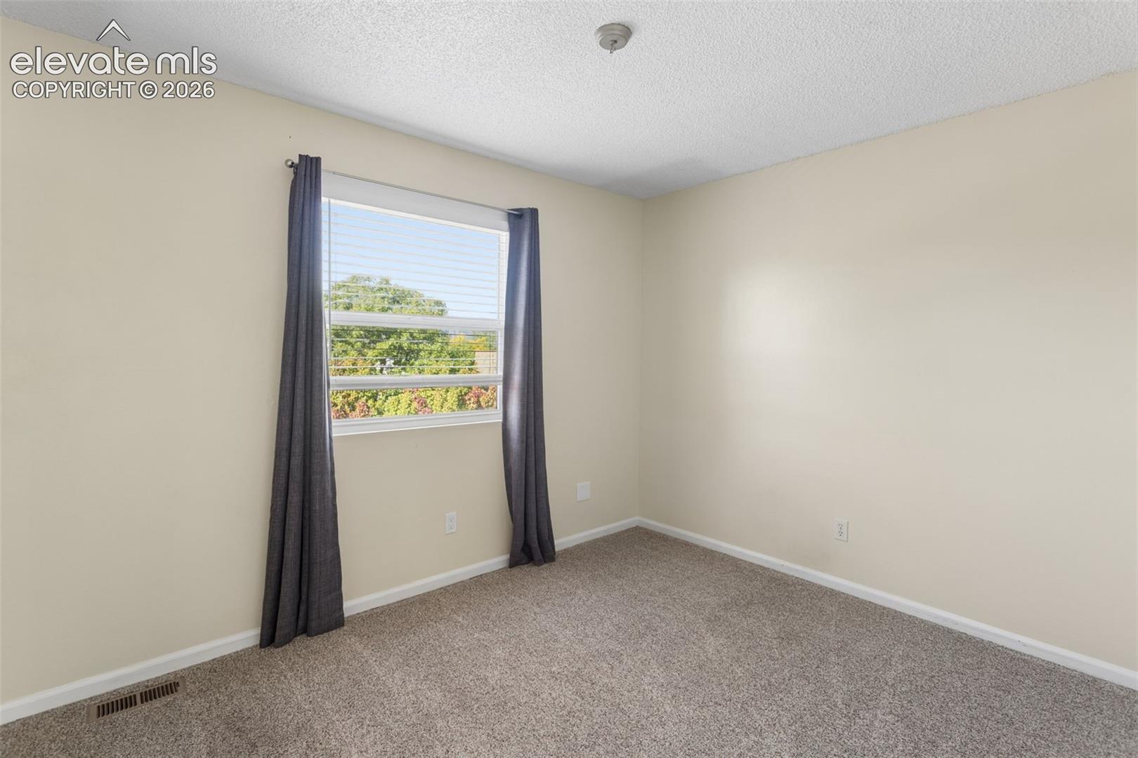 Listing photo 22 for 6420 Stonehedge Drive