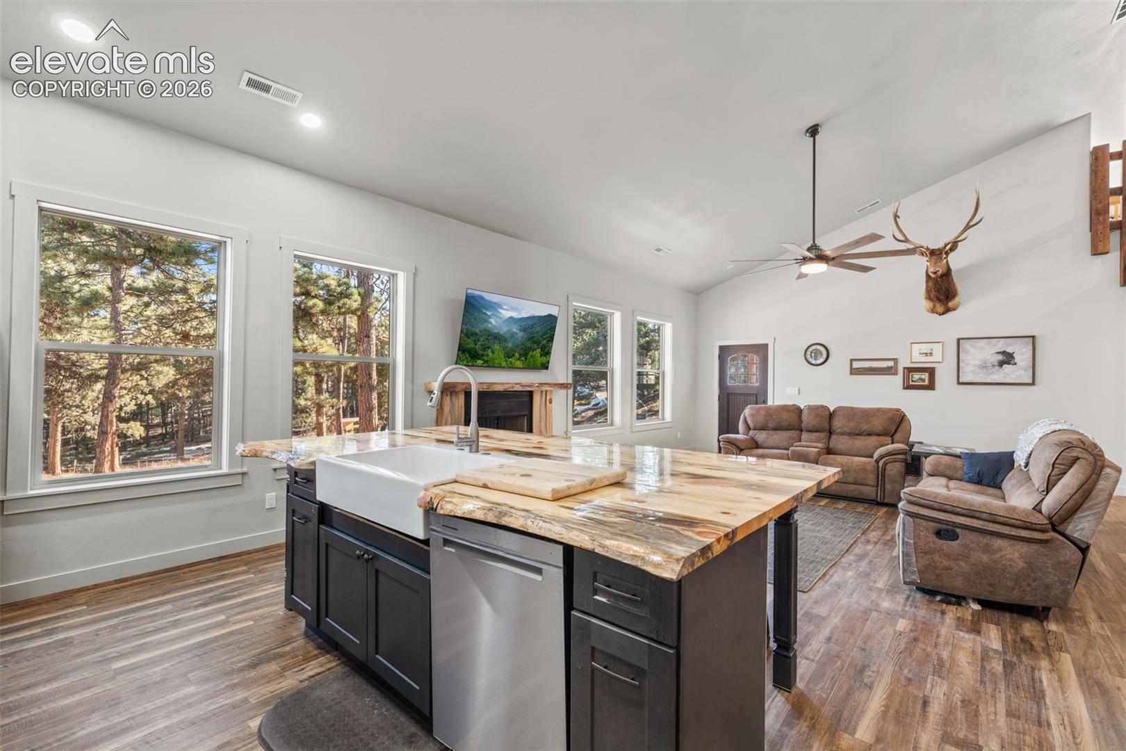 Listing photo 17 for 2270 Pikes Peak Drive
