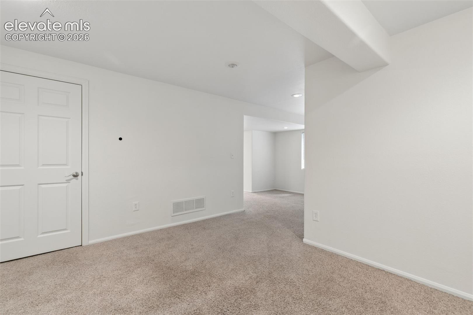 Listing photo 34 for 9197 Oakmont Road