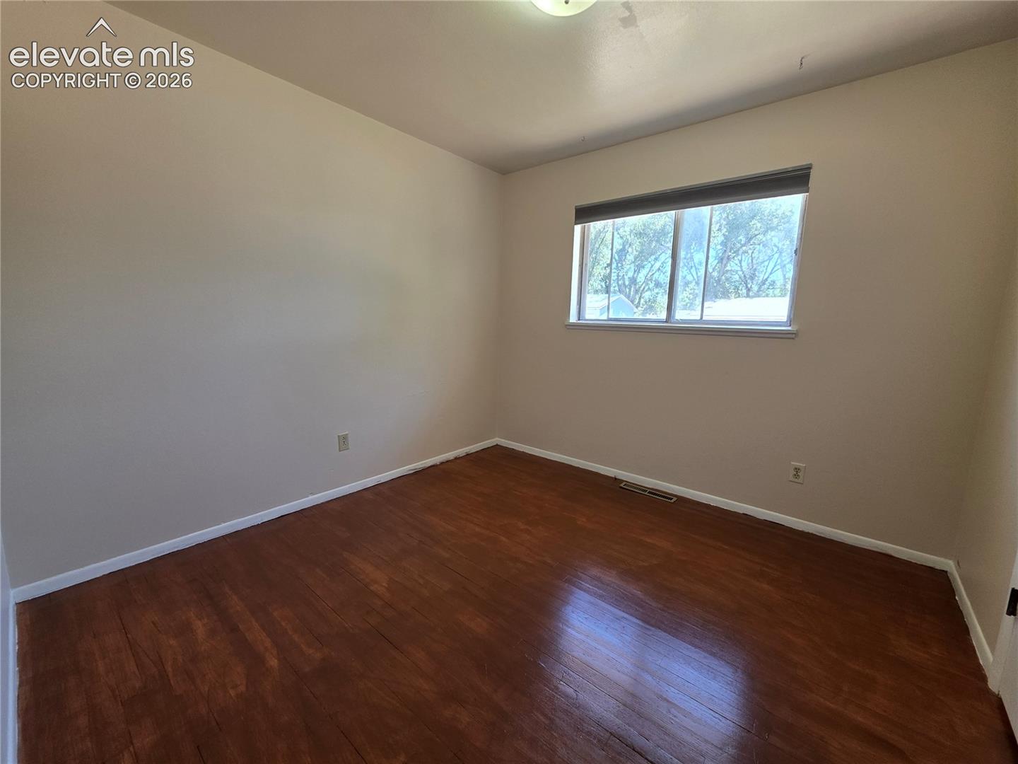 Listing photo 10 for 605 Del Norte Street
