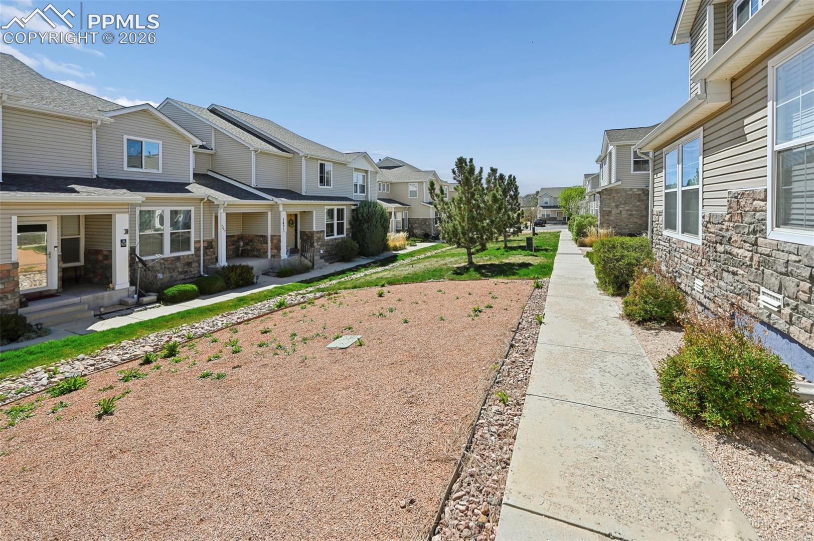 Listing photo 3 for 8141 Snow Bowl Heights