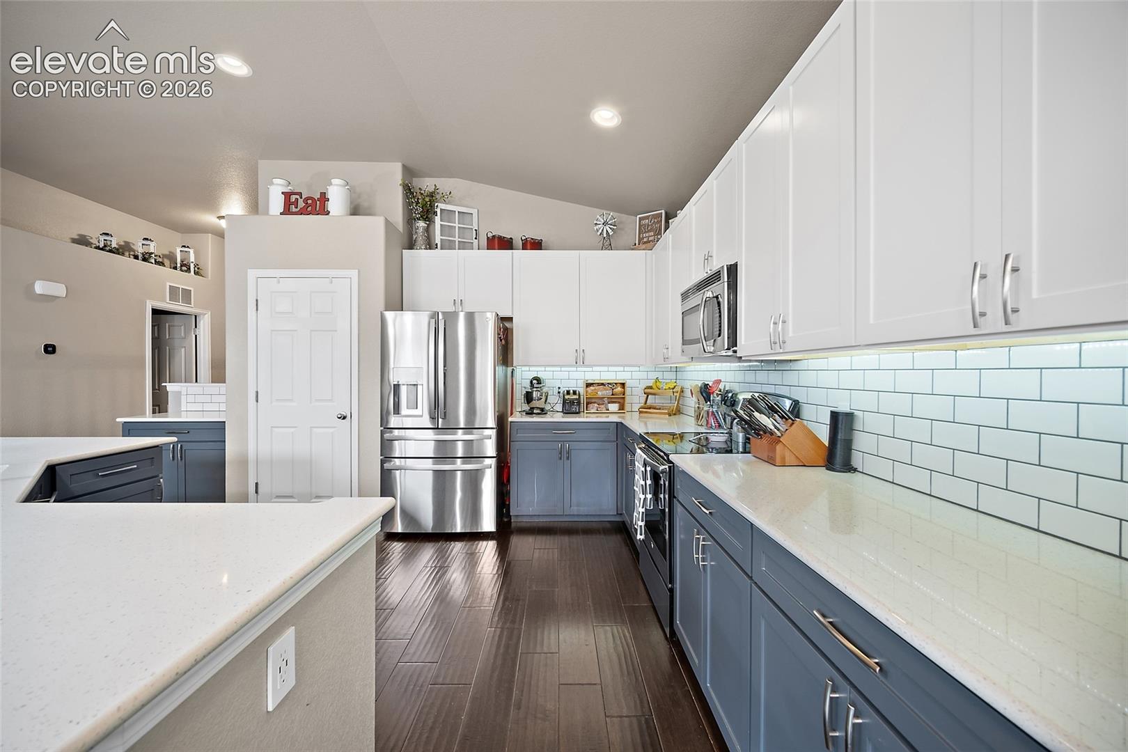 Listing photo 6 for 7830 Springwood Terrace