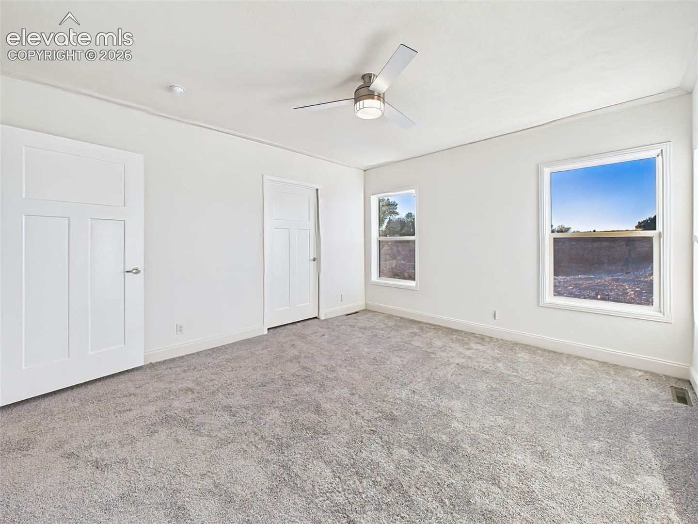 Listing photo 29 for 893 S Greenway Avenue