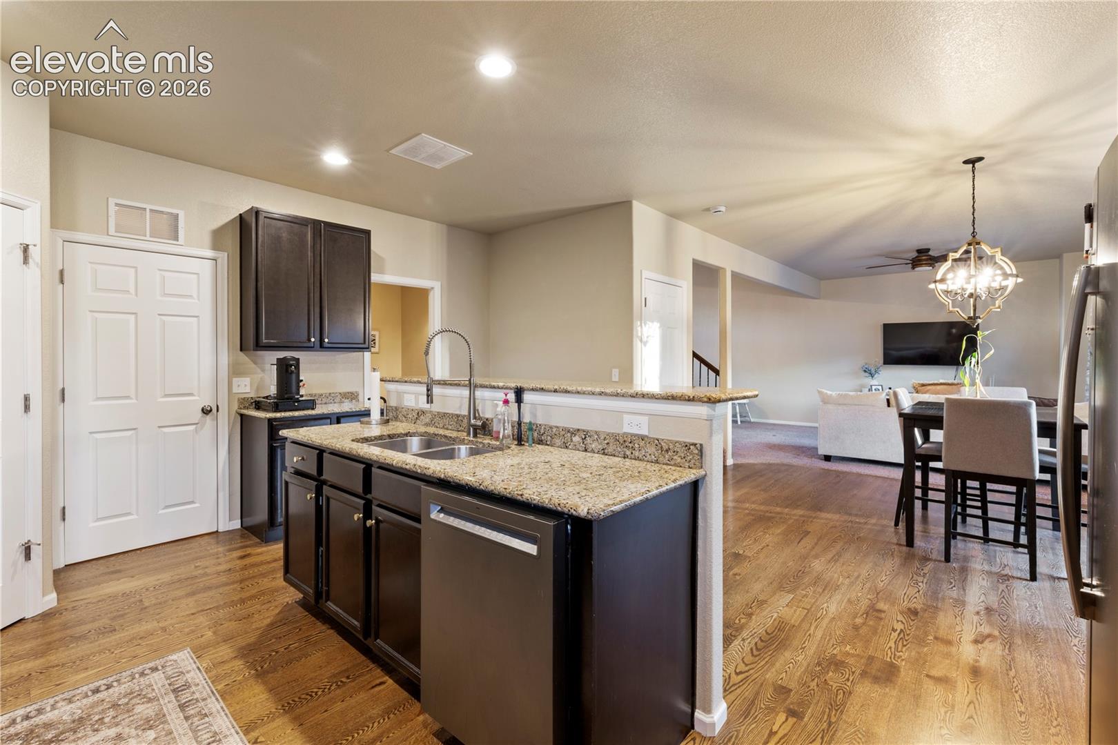 Listing photo 9 for 7886 Wagonwood Place
