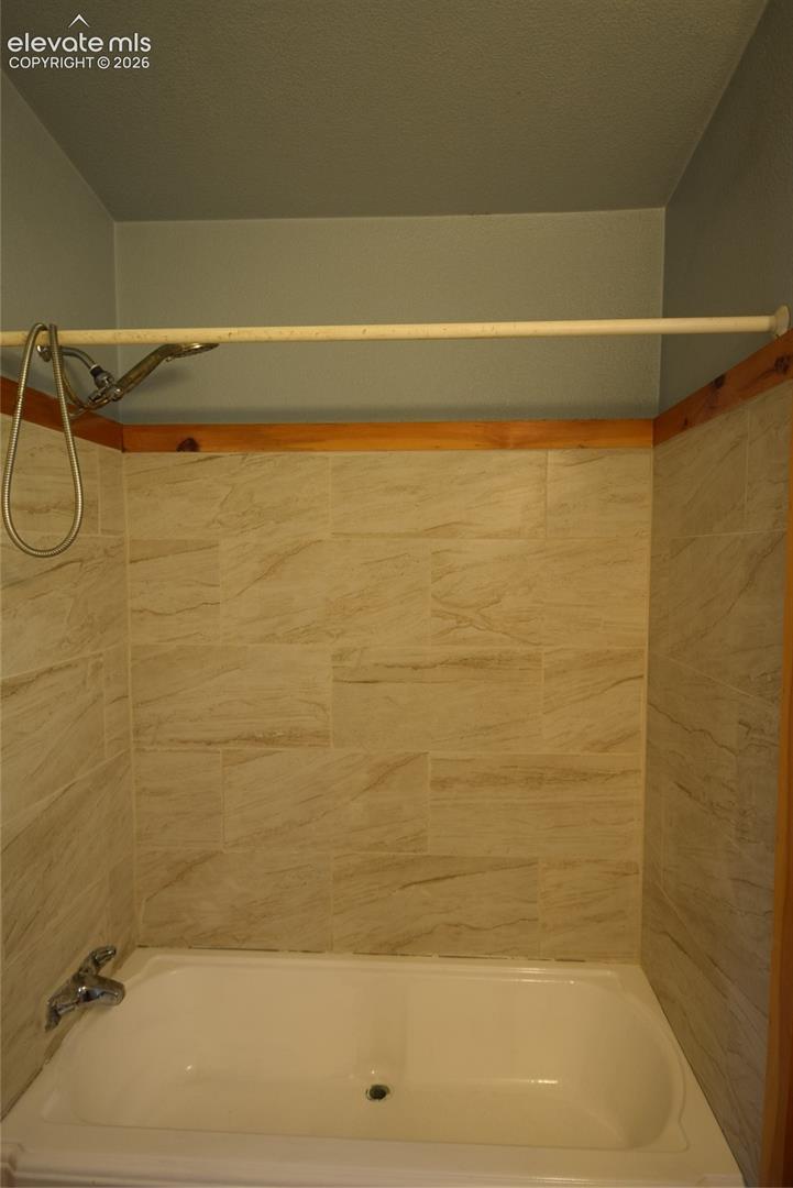 Listing photo 39 for 877 Maid Marian Drive