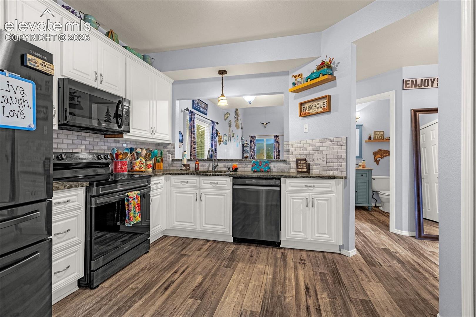 Listing photo 9 for 15628 Dawson Creek Drive