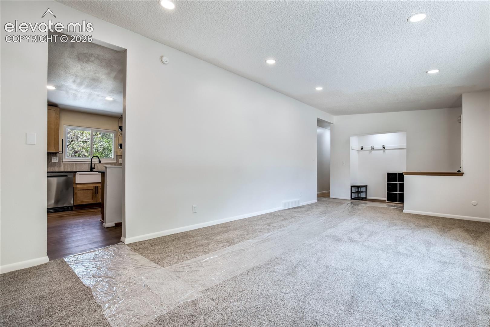 Listing photo 40 for 609 Crestridge Avenue