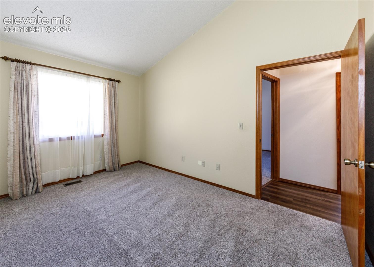Listing photo 15 for 8161 Scarborough Drive