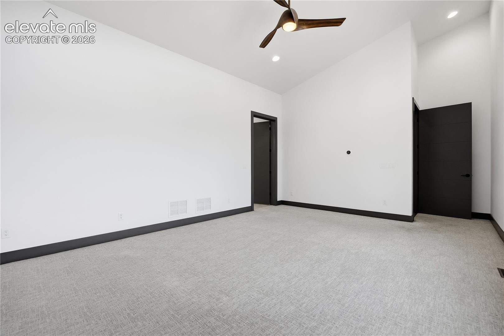 Listing photo 32 for 449 Oxford Lane