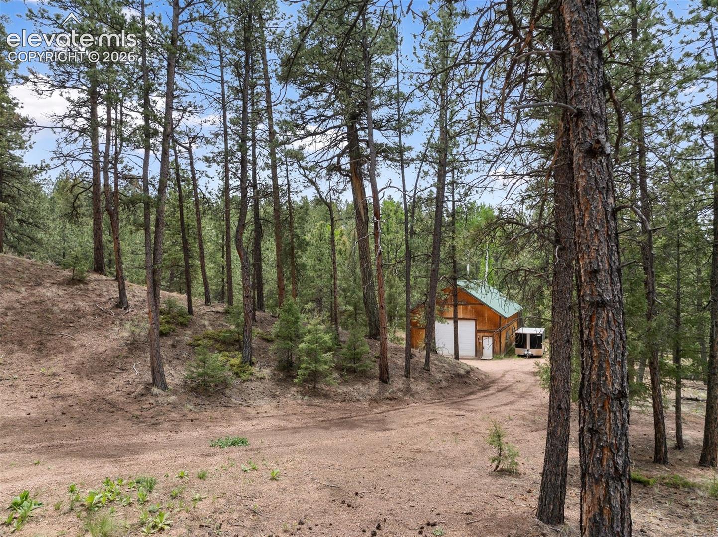 Listing photo 38 for 918 Douglas Fir Drive