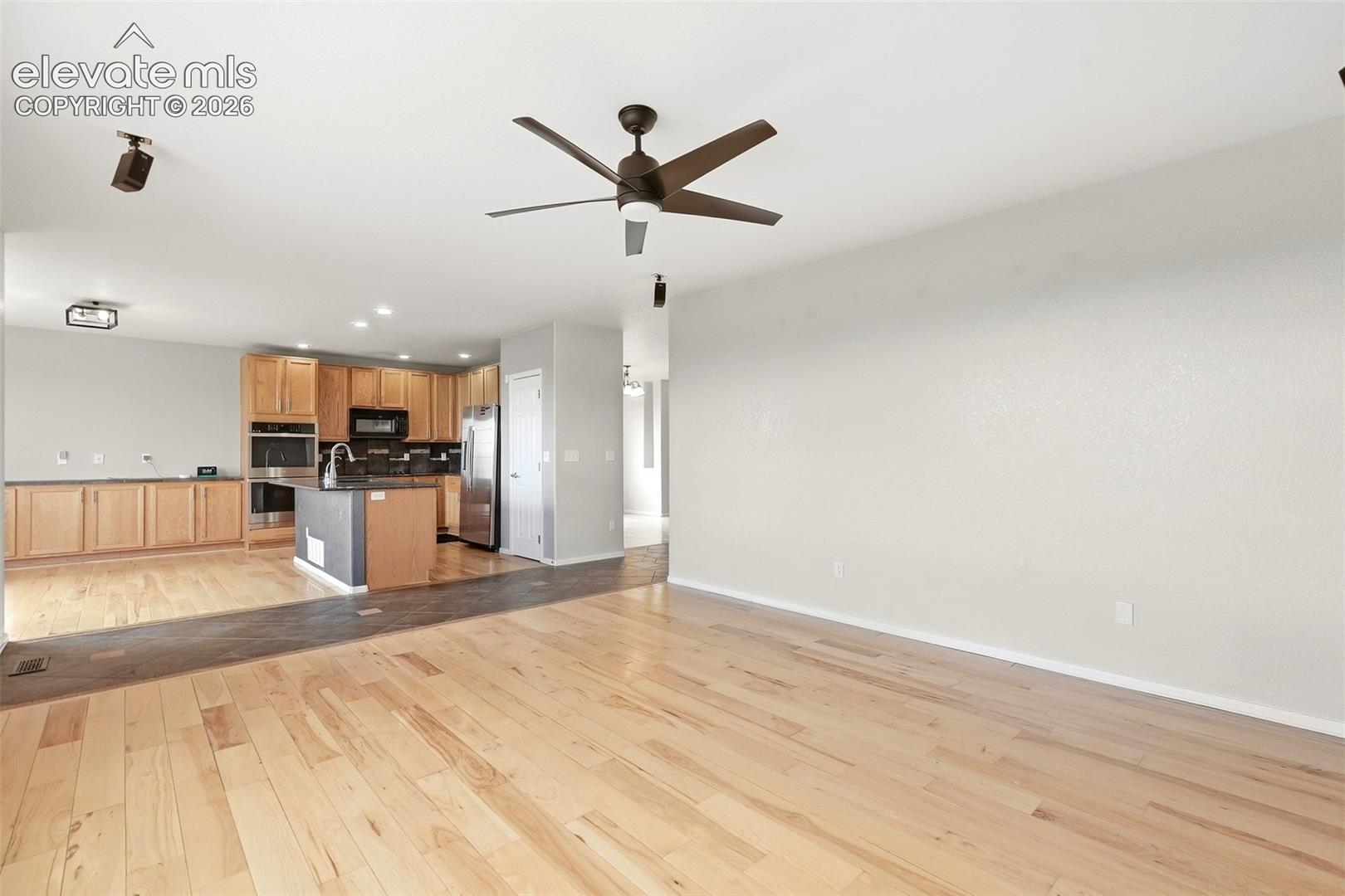 Listing photo 18 for 8931 Oakmont Road