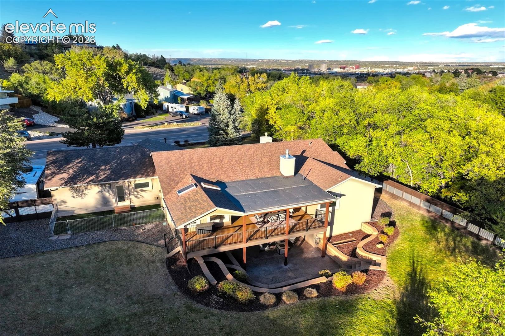 Listing photo 2 for 1825 Parkview Boulevard